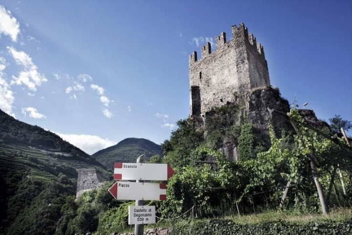 Segonzano und Schloss Prà - Cantilaga 01 Trentino Altopiano di Pine Valle di Cembra Fornace Civezzano Castello di Segonzano