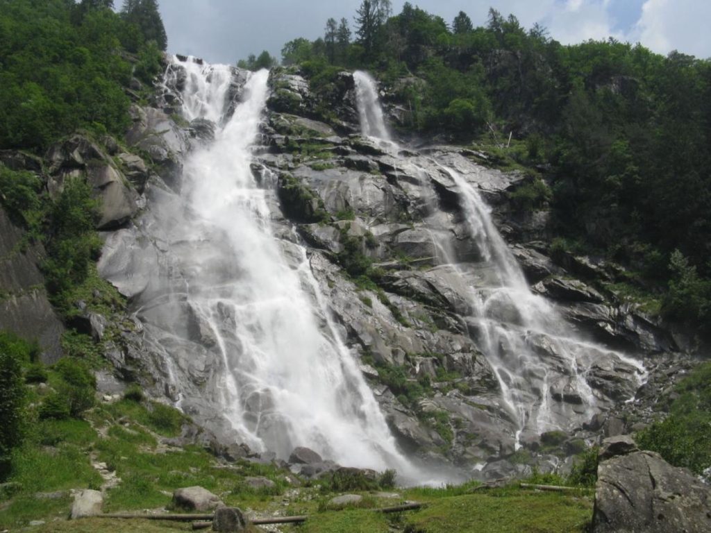 Itinerary 'around the lakes starting from Madonna di Campiglio'. Cascate Nardis estate 1024x768 1