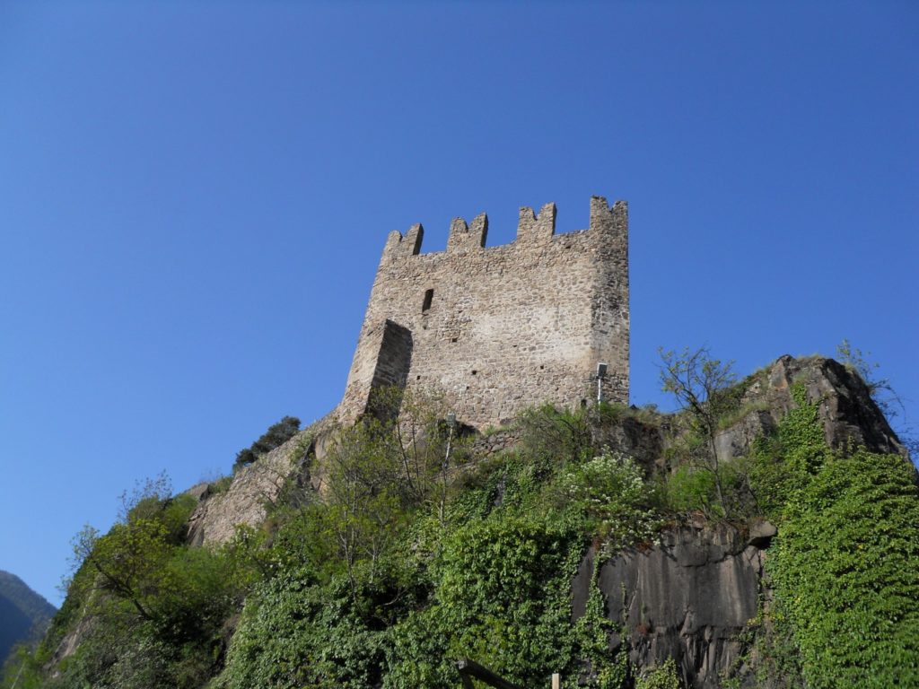 Segonzano und Schloss Prà - Cantilaga Castello di Segonzano mura 2 1024x768 1