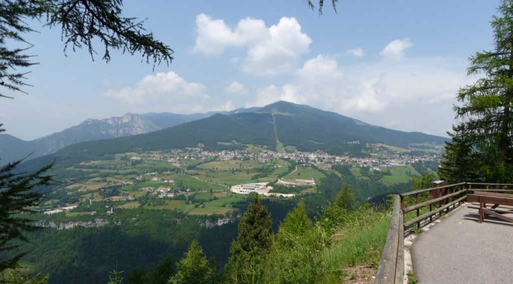 Itinéraire "le tour des hauts plateaux : Vigolana, Folgaria, Lavarone, Luserna, Vezzena". Folgaria panorama from Serrada 1024x567 1